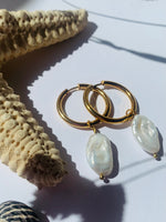 Lade das Bild in den Galerie-Viewer, Creole Edelstahl gold &quot;PEARLY&quot;
