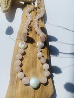 Lade das Bild in den Galerie-Viewer, Necklace Crystal gold  "LOVE"
