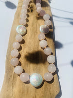 Lade das Bild in den Galerie-Viewer, Necklace Crystal gold  "LOVE"
