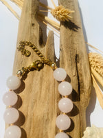 Lade das Bild in den Galerie-Viewer, Necklace Crystal gold  "LOVE"
