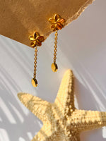 Lade das Bild in den Galerie-Viewer, Ohrring Edelstahl gold &quot;MOON FLOWER&quot;
