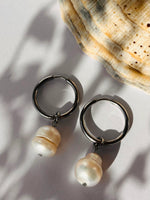 Lade das Bild in den Galerie-Viewer, Creole Edelstahl silver &quot;BIG PEARL&quot;
